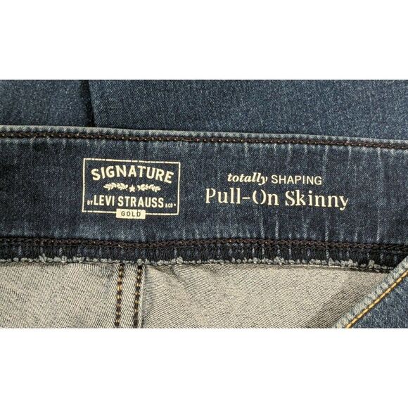 Signature Levi Strauss Womens 26x30 Totally Shaping Pull On Skinny Denim Jeans - Picture 6 of 8